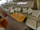 Sealine F33 - saloon seating