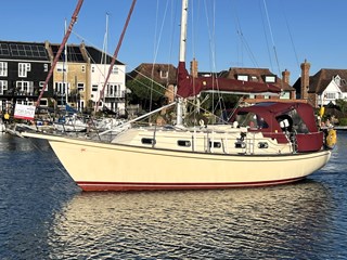 Island Packet 32