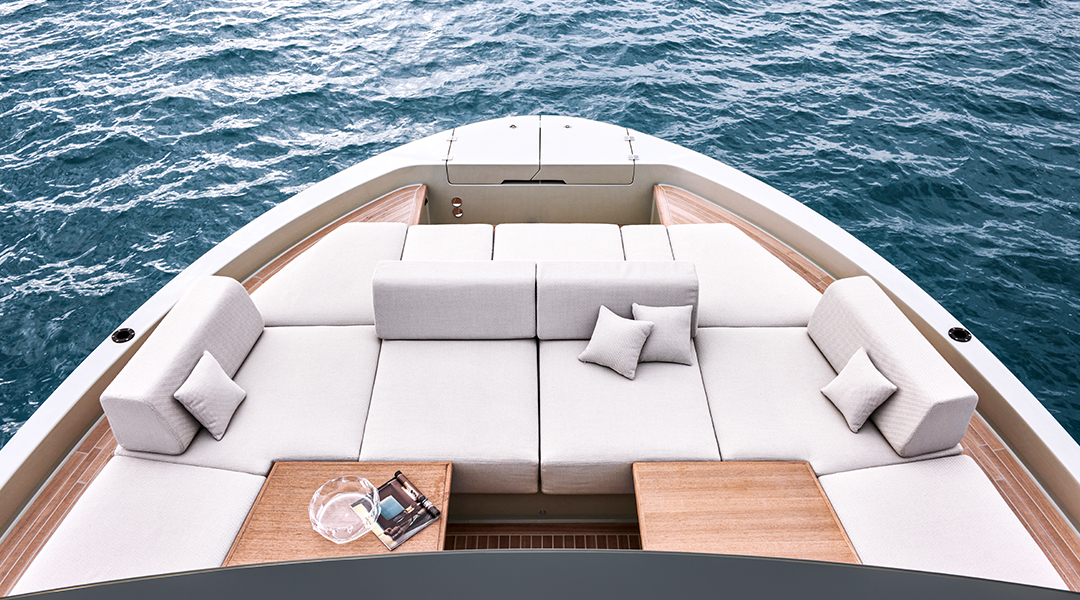 Bluegame BGX60 Bow Cockpit