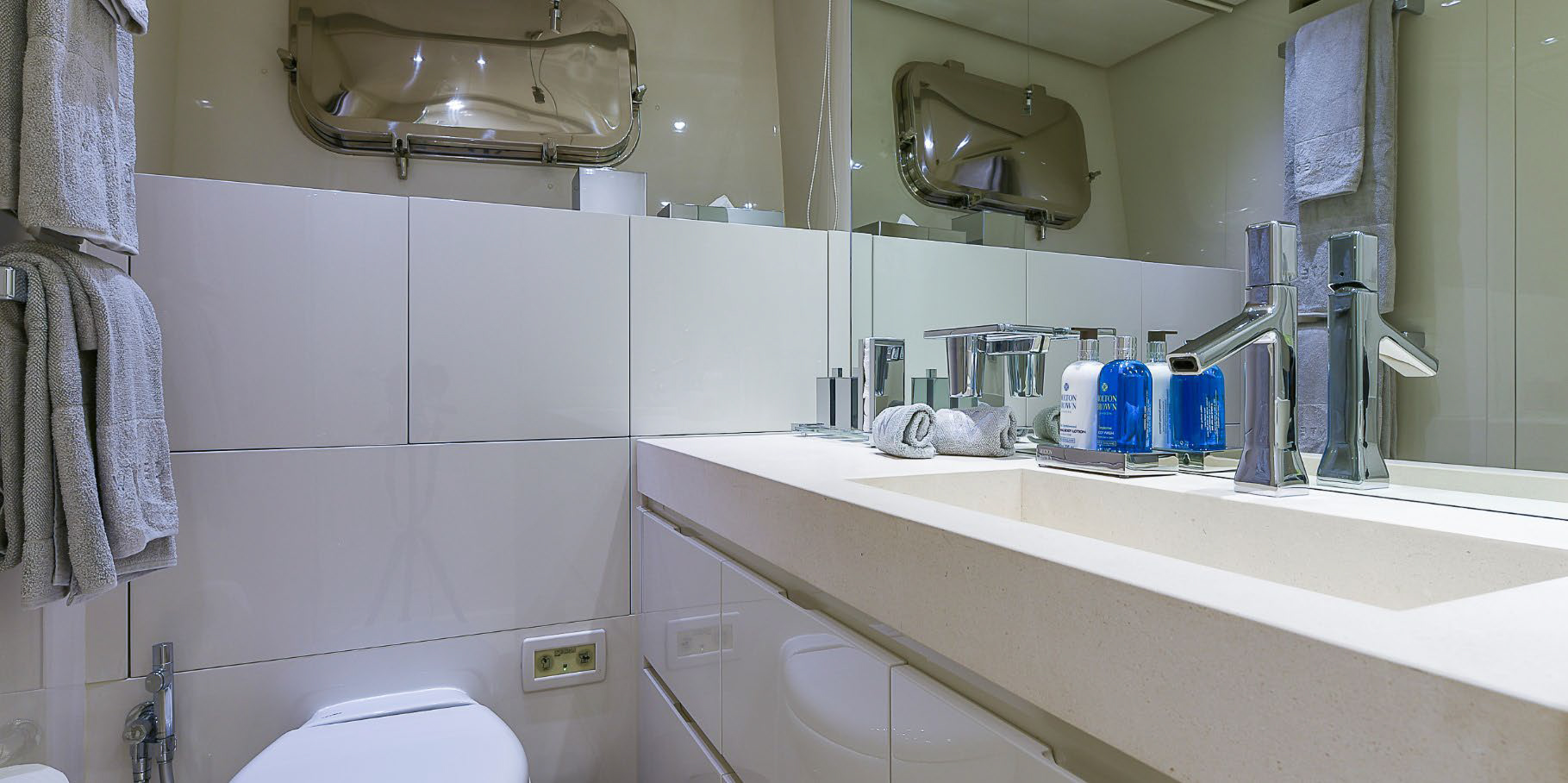Sanlorenzo SL104 Guest Cabin Bathroom