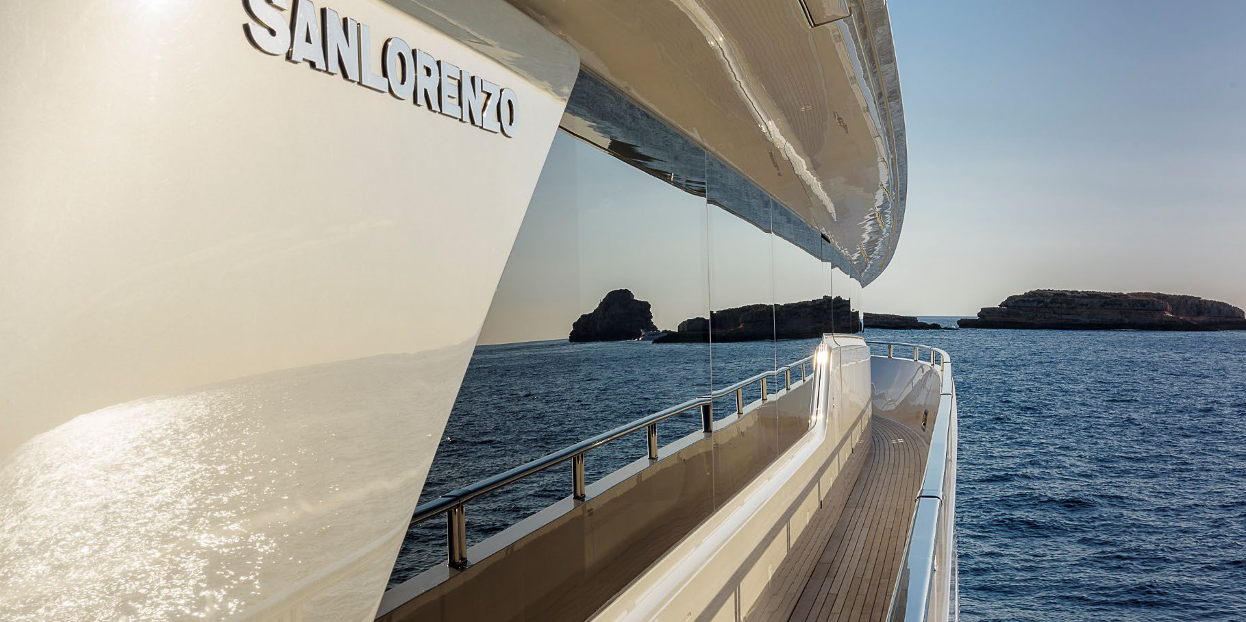 Sanlorenzo SL104 Sidedeck