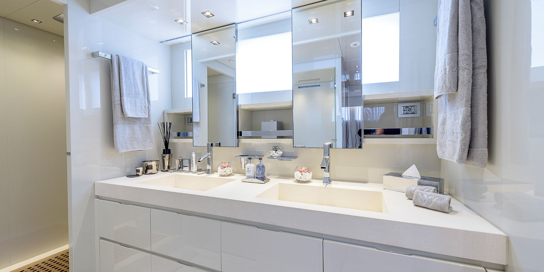 Sanlorenzo SL104 Owners Bathroom