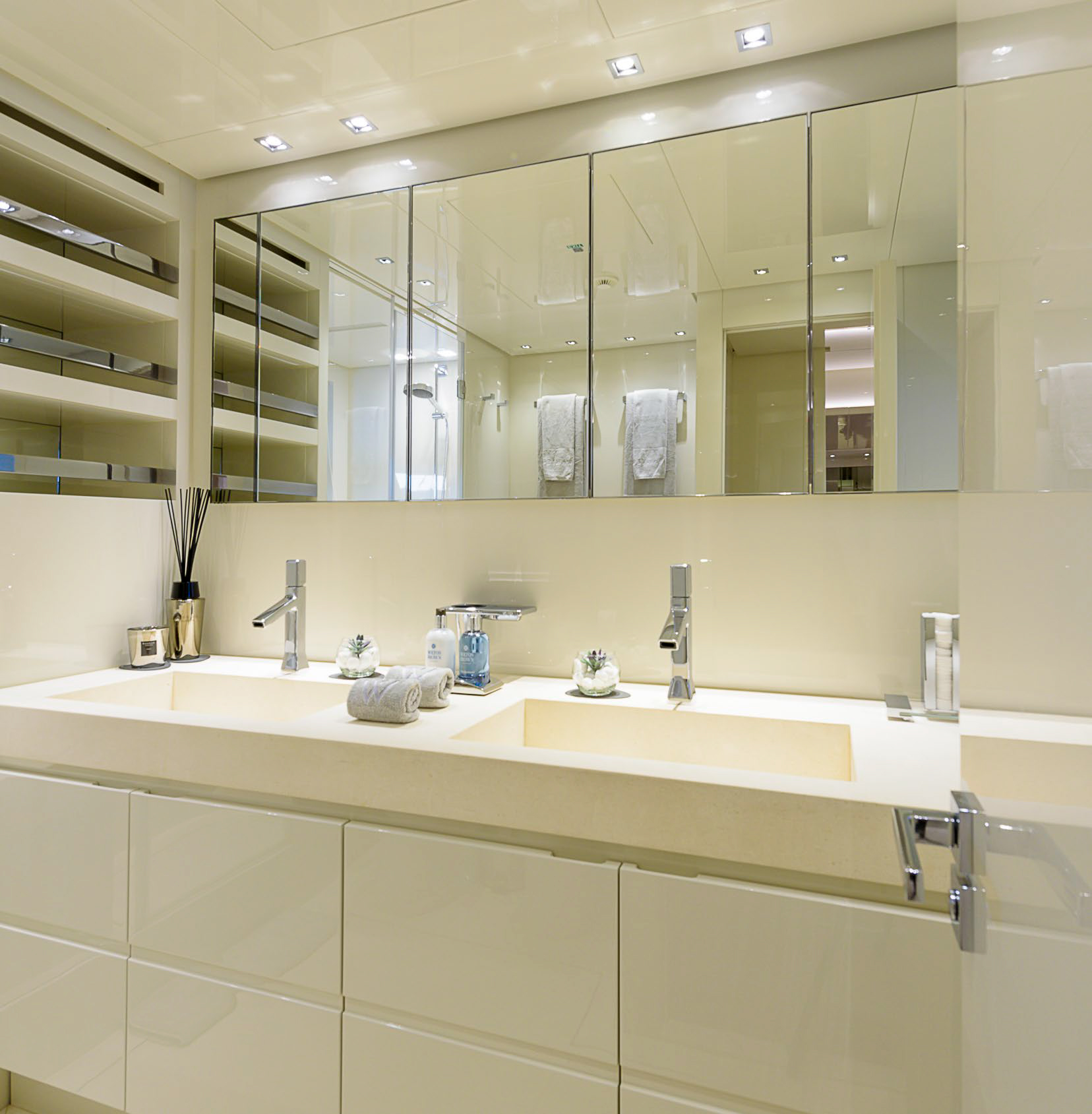 Sanlorenzo SL104 VIP Cabin Bathroom