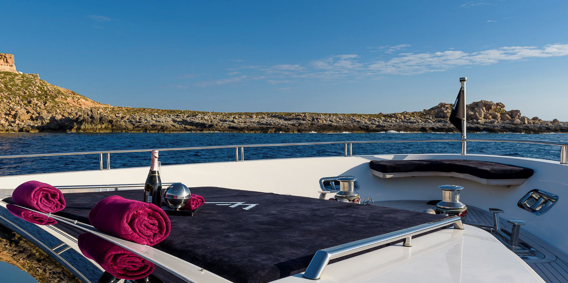 Sanlorenzo SL104 Bow Sunpad and Seating