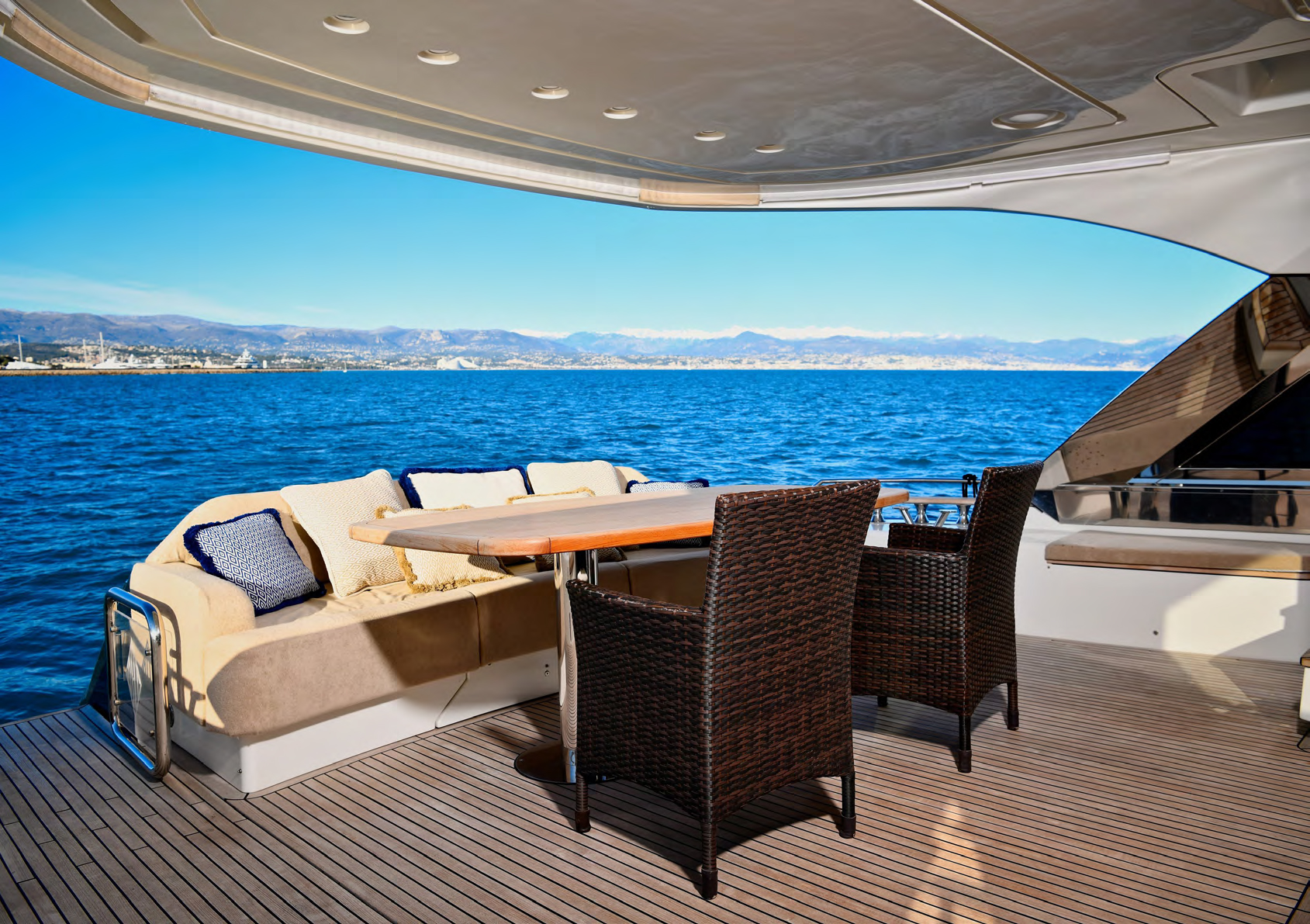 Monte Carlo Yacht 70 Cockpit