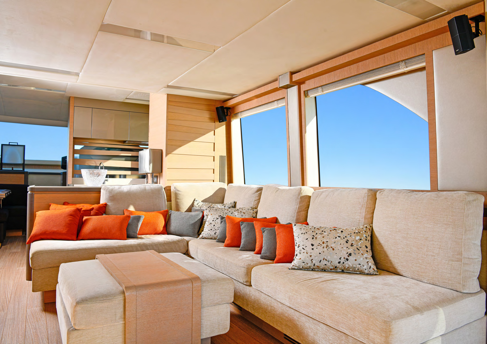 Monte Carlo Yacht 70 Saloon Fwd