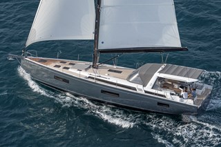 Beneteau Oceanis Yacht 60 under sail