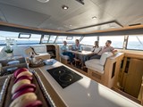 Aquila 42 salon