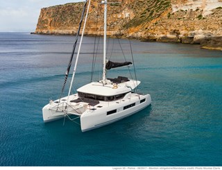 Manufacture image not actual boat