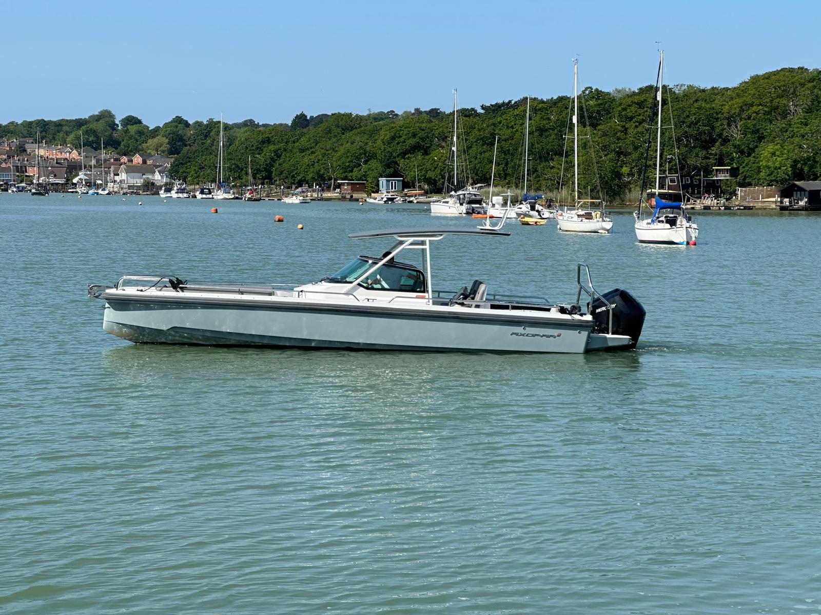 2019 Axopar 28 T-Top