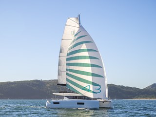Lagoon 43 Under sail