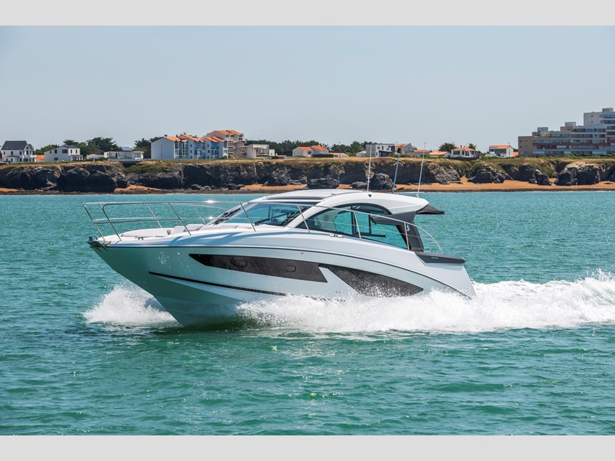 Beneteau Gran Turismo 36 underway