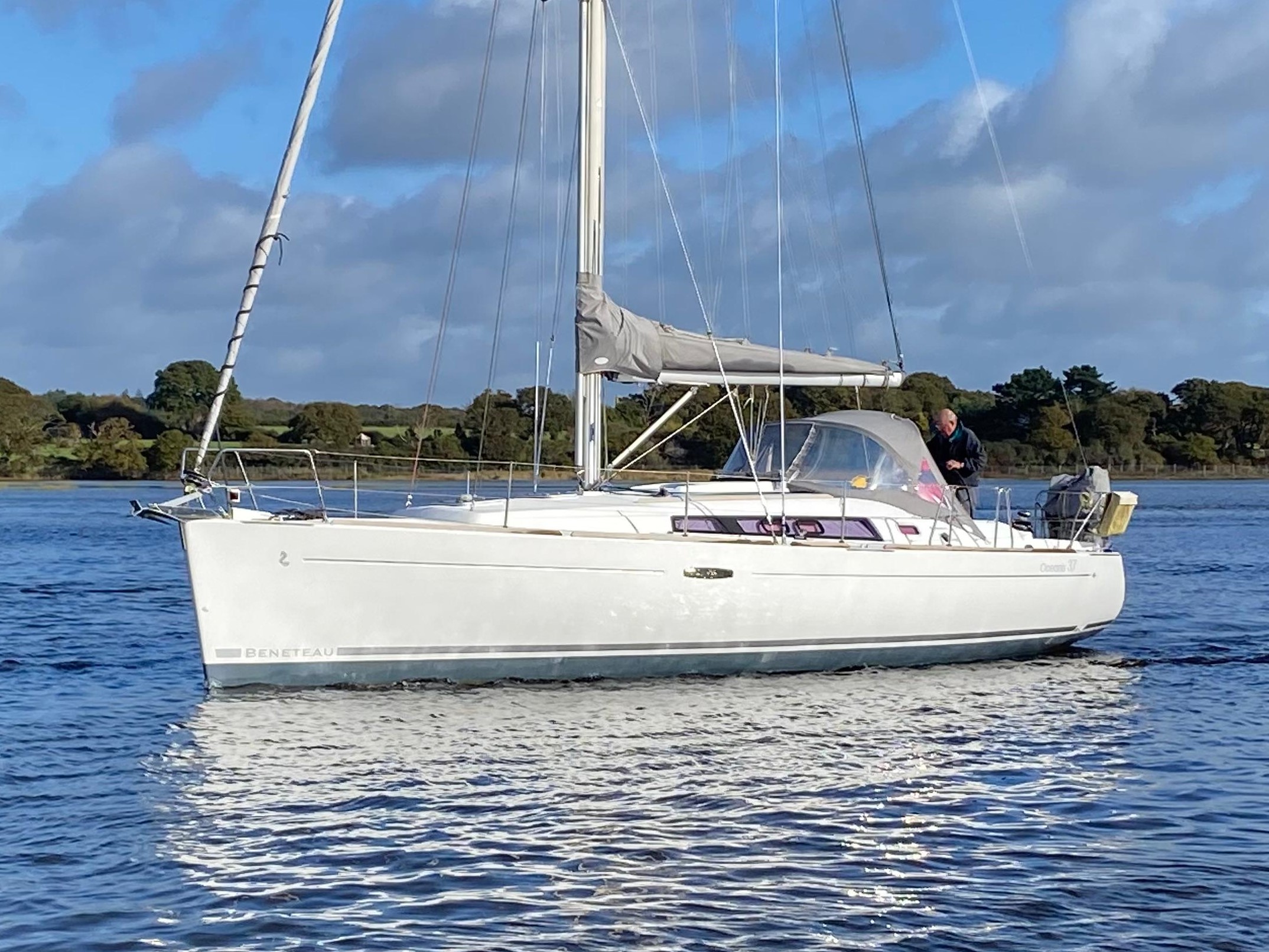 2011 Beneteau Oceanis 37