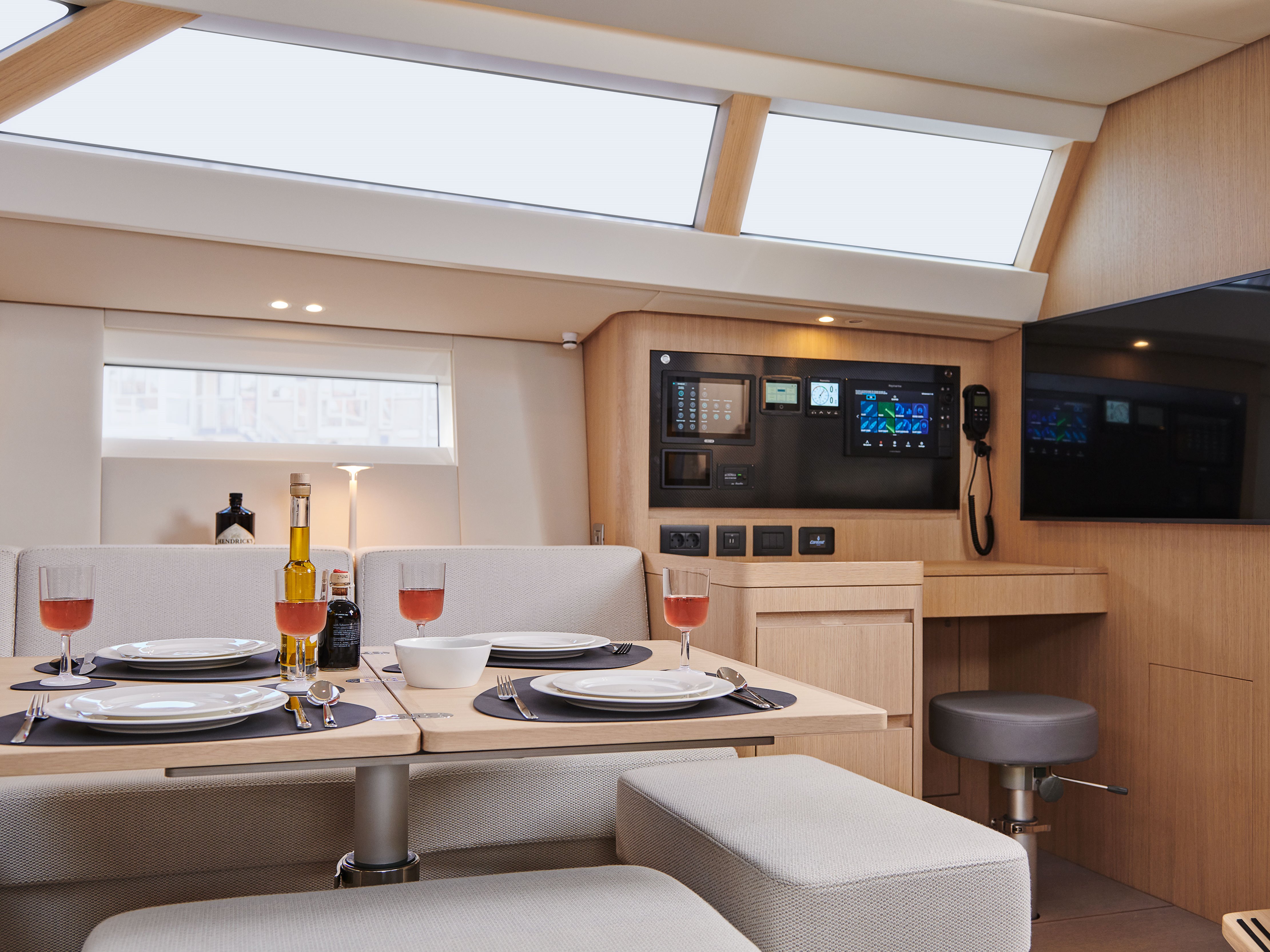 Contest 55CS - navigation station