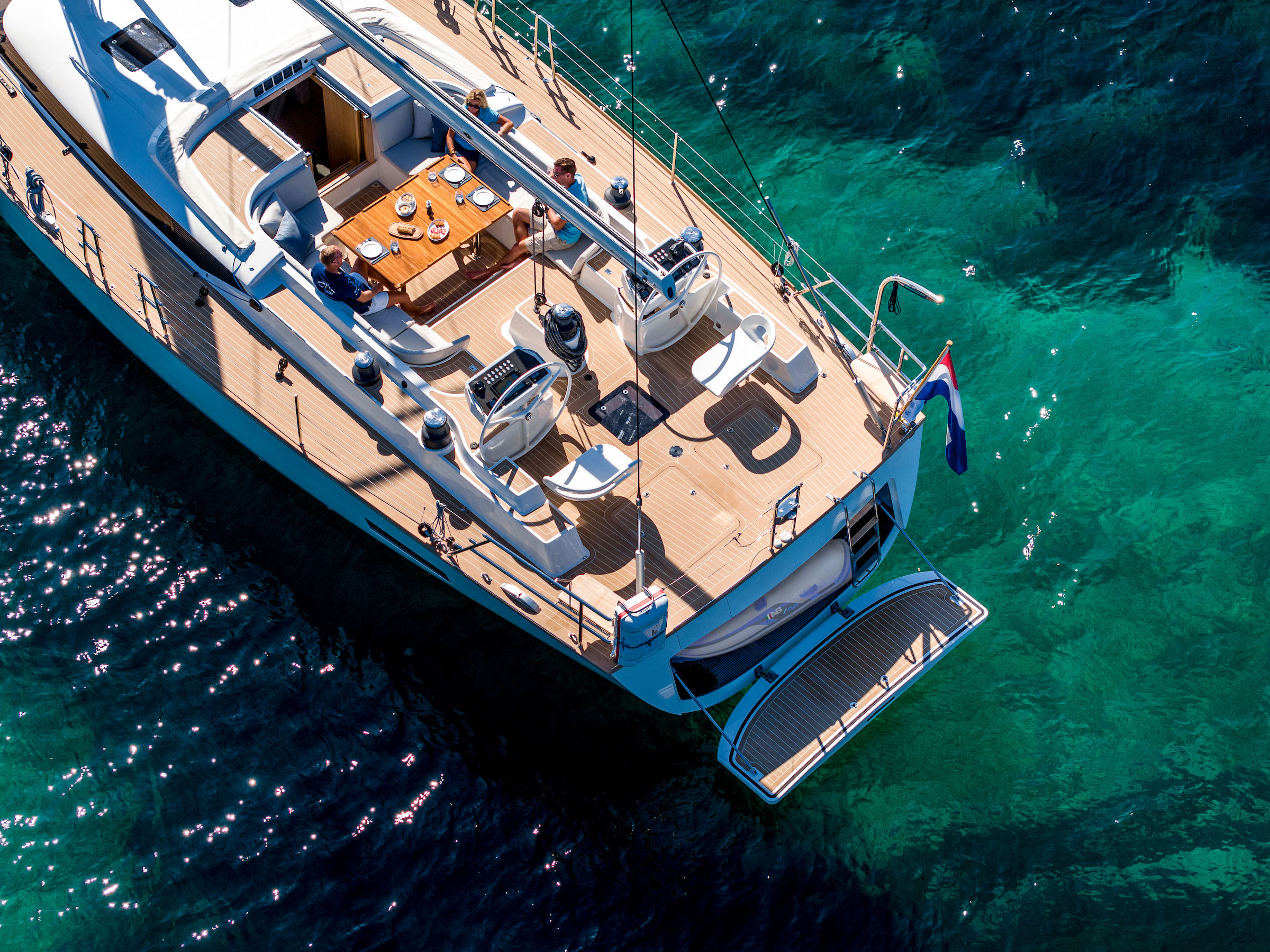 Contest 67CS spacious cockpit