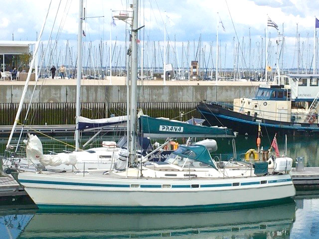 Contest 40 Yacht