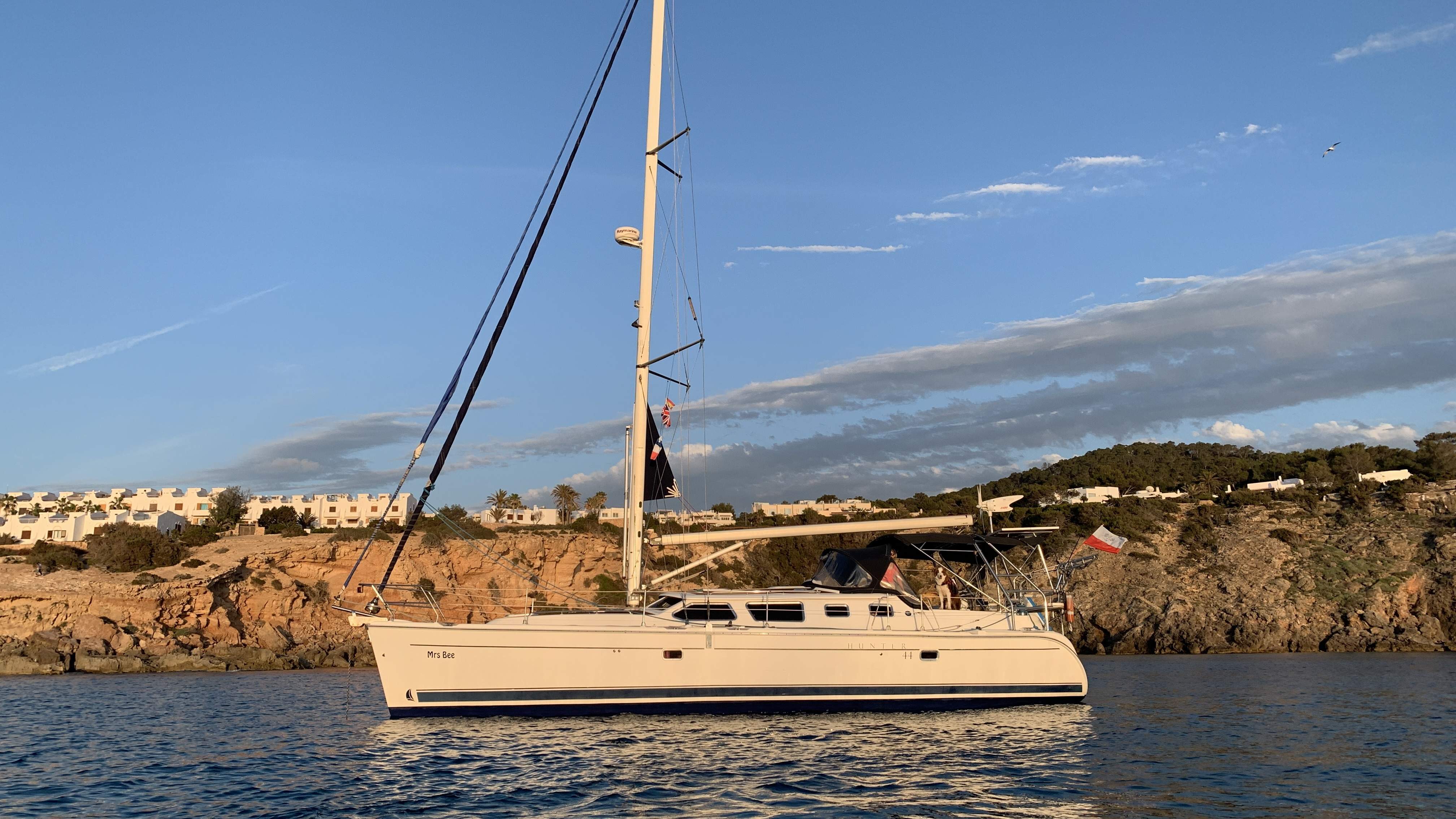 2006 Hunter 44 DECK SALOON