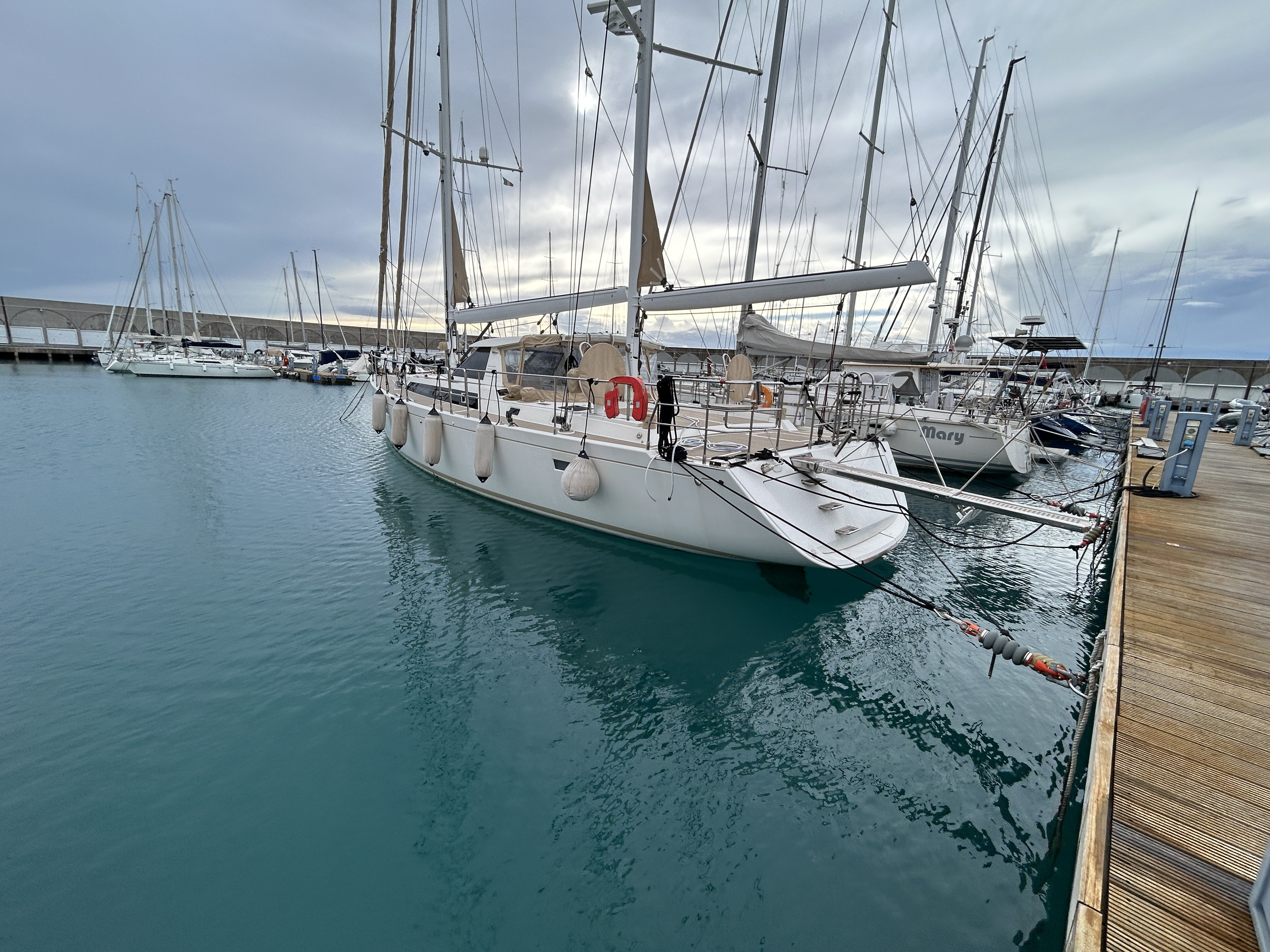 2016 Amel 64